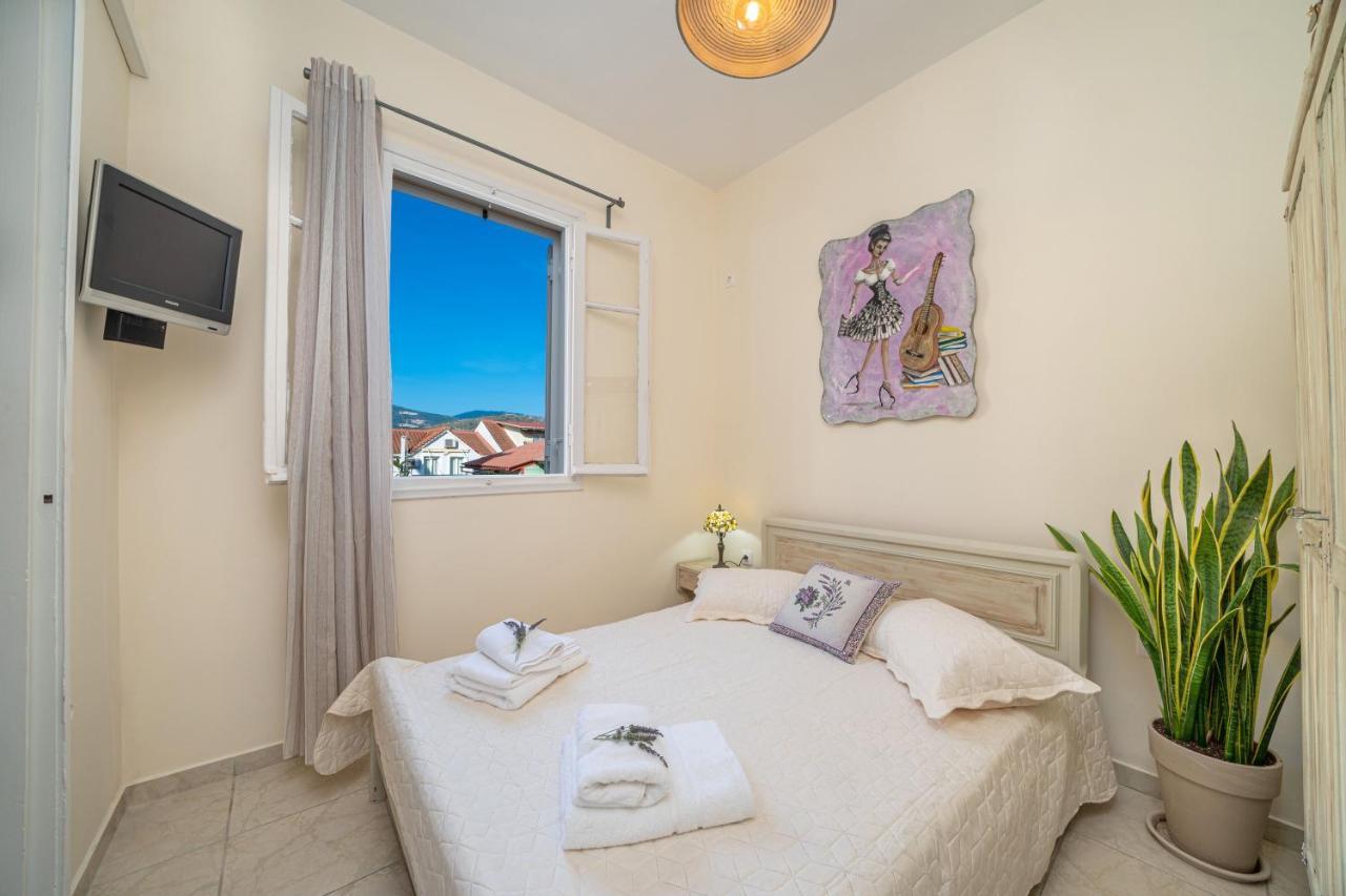 Flowers In The City - Elegant Home In Argostoli Exterior photo